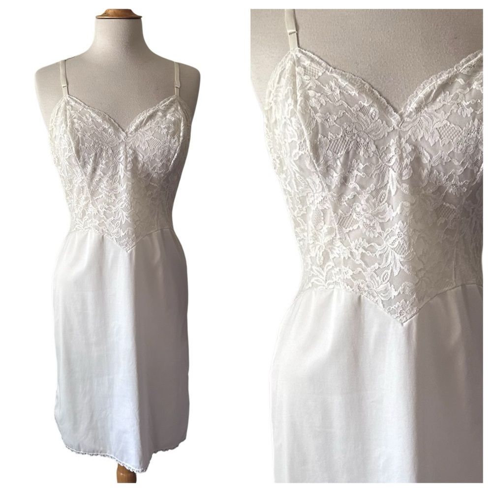 Vintage Vanity Fair White Chantilly Lace Dress Slip adjustable straps - Large
